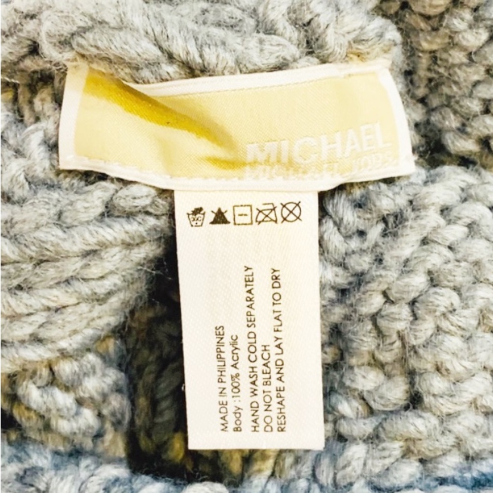 NWT - Michael Kors Grey Pom Pom Cable Knit Beanie - Picture 9 of 9